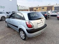 Usado Kia Rio Active 110 CV (80 kW) 2006 Azul Utilitario