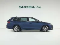 Usado Skoda Octavia Style 150 CV (110 kW) 2022 Azul Familiar