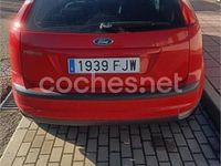 Usado Ford Focus Trend 100 CV (73 kW) 2006 Rojo Berlina