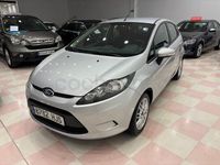 Usado Ford Fiesta Trend 70 CV (51 kW) 2012 Gris / plata Utilitario
