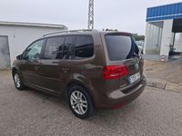 Usado VW Touran Business 105 CV (77 kW) 2013 Marrón Monovolumen