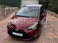 Usado Toyota Yaris Hybrid Advance 100 CV (73 kW) 2018 Granate Berlina