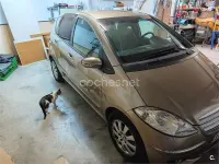 Usado Mercedes A180 Elegance 109 CV (80 kW) 2005 Beige Monovolumen