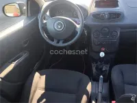 Usado Renault Clio III Collection 75 CV (55 kW) 2013 Rojo Berlina