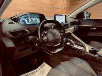 Usado Peugeot 5008 Allure 130 CV (95 kW) 2020 Gris / plata SUV