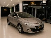 Usado Renault Mégane Authentique 90 CV (66 kW) 2011 Gris / plata Berlina