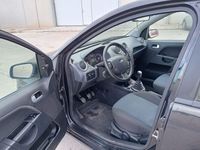 Usado Ford Fiesta Ambiente 70 CV (51 kW) 2007 Negro Utilitario