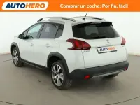 Usado Peugeot 2008 Allure 120 CV (88 kW) 2016 Blanco SUV
