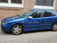 Usado Seat Leon 110 CV (80 kW) 2001 Azul Utilitario