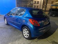 Usado Peugeot 207 90 CV (66 kW) 2007 Azul Berlina