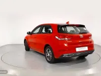 Usado Hyundai i30 120 CV (88 kW) 2025 Rojo Berlina