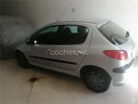 Usado Peugeot 206 75 CV (55 kW) 2005 Gris / plata Berlina