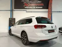 Usado VW Passat 122 CV (89 kW) 2023 Gris Familiar