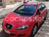 Usado Seat Leon Reference 105 CV (77 kW) 2007 Rojo Utilitario