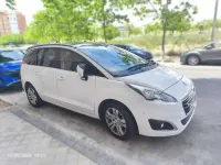 Usado Peugeot 5008 Allure 120 CV (88 kW) 2015 Blanco Monovolumen