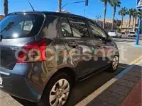 Usado Toyota Yaris 90 CV (66 kW) 2008 Gris / plata Utilitario