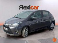 Usado Toyota Yaris Hybrid Active 100 CV (73 kW) 2019 Gris Utilitario