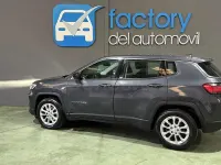 Usado Jeep Compass Night Eagle 130 CV (95 kW) 2023 Gris / plata SUV