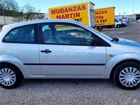 Usado Ford Fiesta Trend 68 CV (50 kW) 2004 Blanco Utilitario