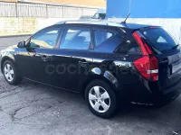 Usado Kia Ceed Active 115 CV (84 kW) 2010 Negro Utilitario