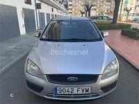 Usado Ford Focus Trend 100 CV (73 kW) 2007 Gris / plata Berlina