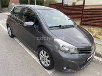 Usado Toyota Yaris Active 99 CV (72 kW) 2012 Gris / plata Utilitario