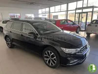 Usado VW Passat Executive 150 CV (110 kW) 2023 Negro Familiar