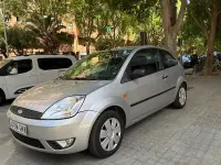 Usado Ford Fiesta Ambiente 70 CV (51 kW) 2005 Gris / plata Utilitario