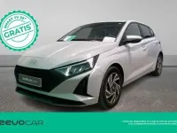 Usado Hyundai i20 80 CV (58 kW) 2025 Gris Utilitario