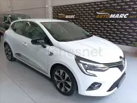 Usado Renault Clio V LIMITED 90 CV (66 kW) 2021 Blanco Berlina