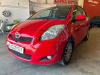 Usado Toyota Yaris 90 CV (66 kW) 2010 Rojo Utilitario