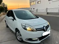 Usado Renault Scénic III 95 CV (69 kW) 2016 Blanco Monovolumen
