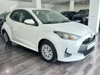 Usado Toyota Yaris Plus 116 CV (85 kW) 2022 Blanco Utilitario