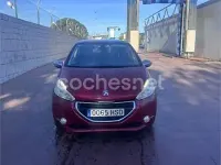 Usado Peugeot 208 Allure 120 CV (88 kW) 2013 Rojo Utilitario