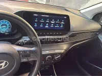 Usado Hyundai i20 100 CV (73 kW) 2024 Verde Utilitario