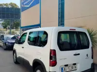 Usado Peugeot Rifter Access 100 CV (73 kW) 2019 Blanco Monovolumen