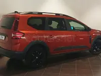Usado Dacia Jogger Extreme 100 CV (73 kW) 2023 Naranja Monovolumen