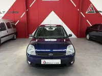 Usado Ford Fiesta Trend 80 CV (58 kW) 2002 Azul Utilitario