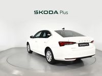 Usado Skoda Octavia Selection 116 CV (85 kW) 2025 Blanco