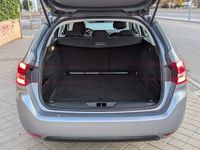 Usado Peugeot 308 SW Style 130 CV (95 kW) 2021 Gris / plata Familiar