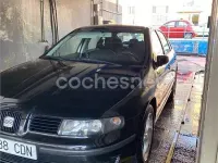 Usado Seat Leon Sport 110 CV (80 kW) 2003 Negro Utilitario