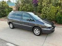 Usado Peugeot 807 Style 136 CV (100 kW) 2013 Gris / plata Monovolumen
