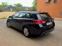 Usado Toyota Auris 132 CV (97 kW) 2014 Azul Familiar