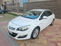 Usado Opel Astra Excellence 110 CV (80 kW) 2014 Blanco Berlina