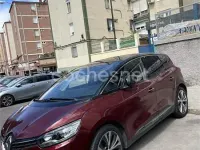Usado Renault Scénic IV Zen 110 CV (80 kW) 2017 Granate Monovolumen