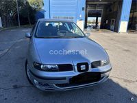 Usado Seat Leon 90 CV (66 kW) 2002 Gris / plata Utilitario