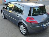 Usado Renault Mégane II Dynamique 130 CV (95 kW) 2006 Gris claro Berlina