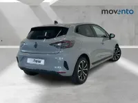 Usado Renault Clio Techno 100 CV (73 kW) 2026 Gris Utilitario