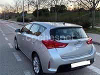 Usado Toyota Auris Live 132 CV (97 kW) 2013 Gris / plata Berlina
