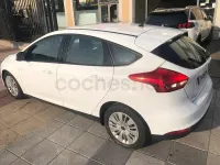 Usado Ford Focus Trend 120 CV (88 kW) 2015 Blanco Berlina